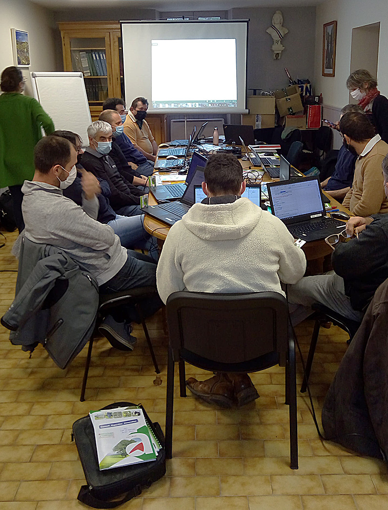 Élevage ovin Les éleveurs du GEOC se forment  à la HVE