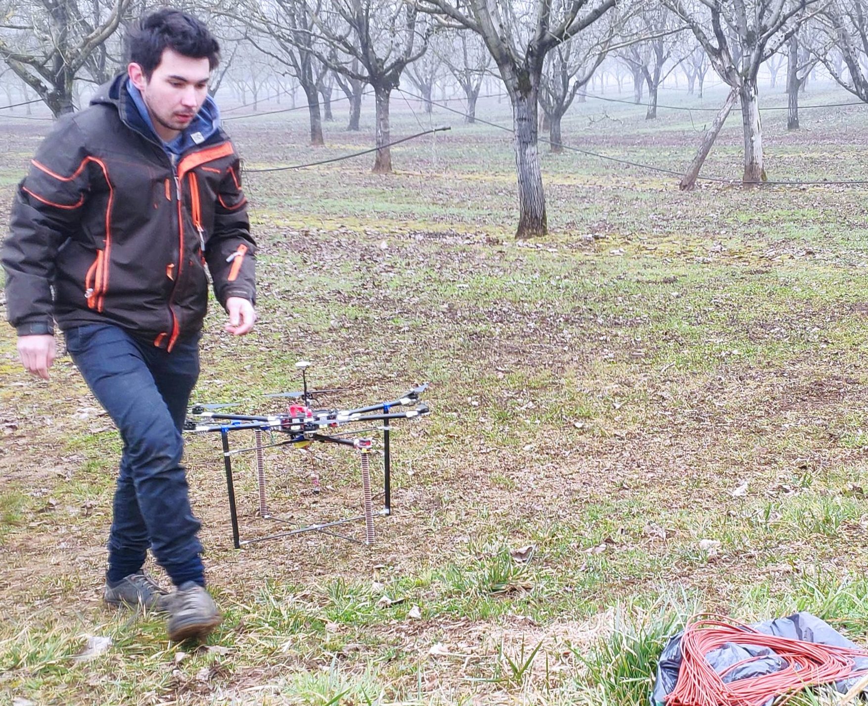 Noyers: Lacher de diffuseurs anticarpocapse par drone