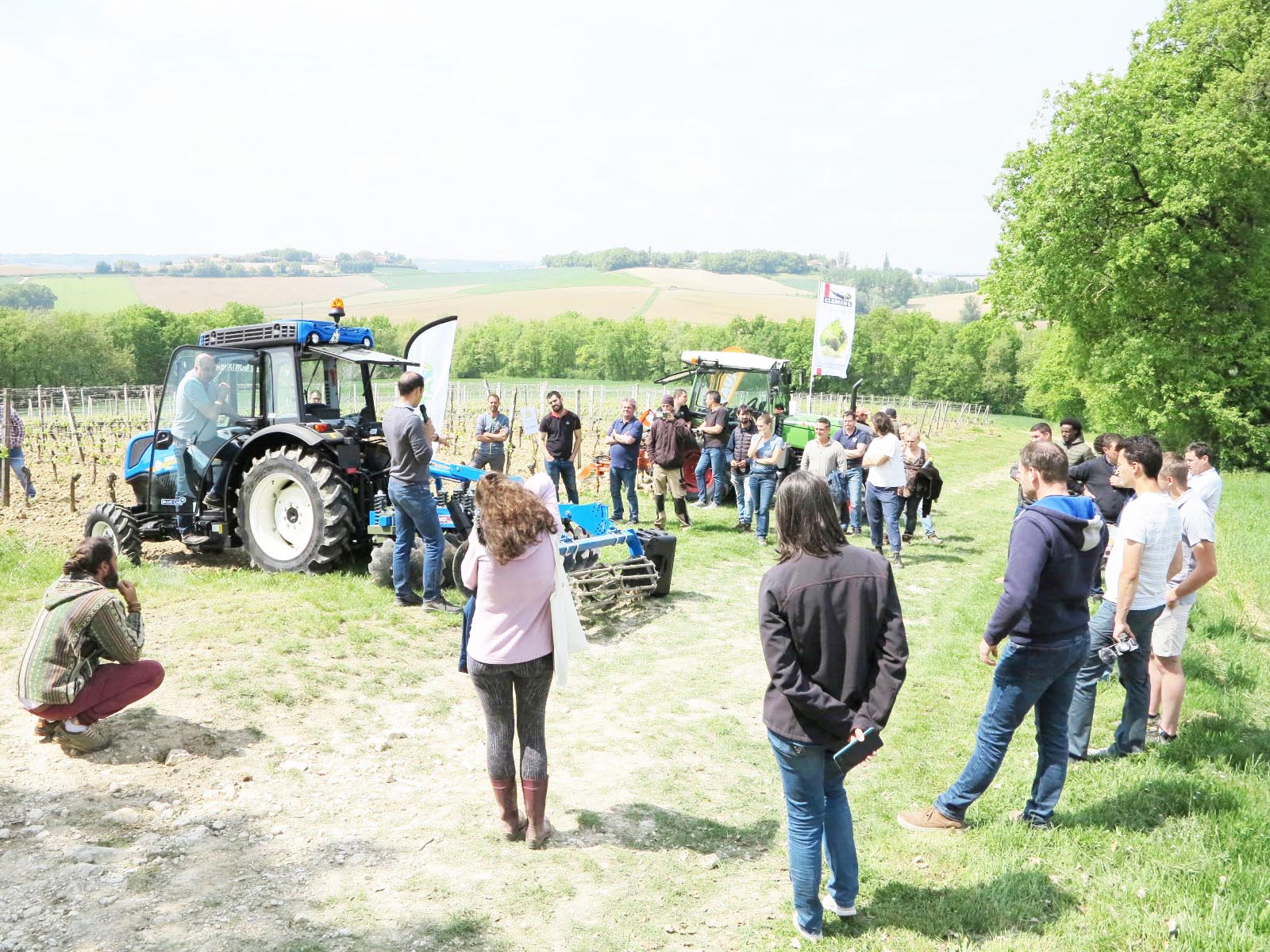 Les outils de travail des sols viticoles en démonstration