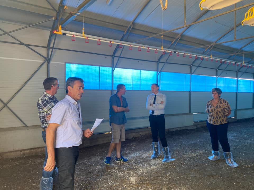 Grippe aviaire&nbsp;: visite du Préfet dans une exploitation