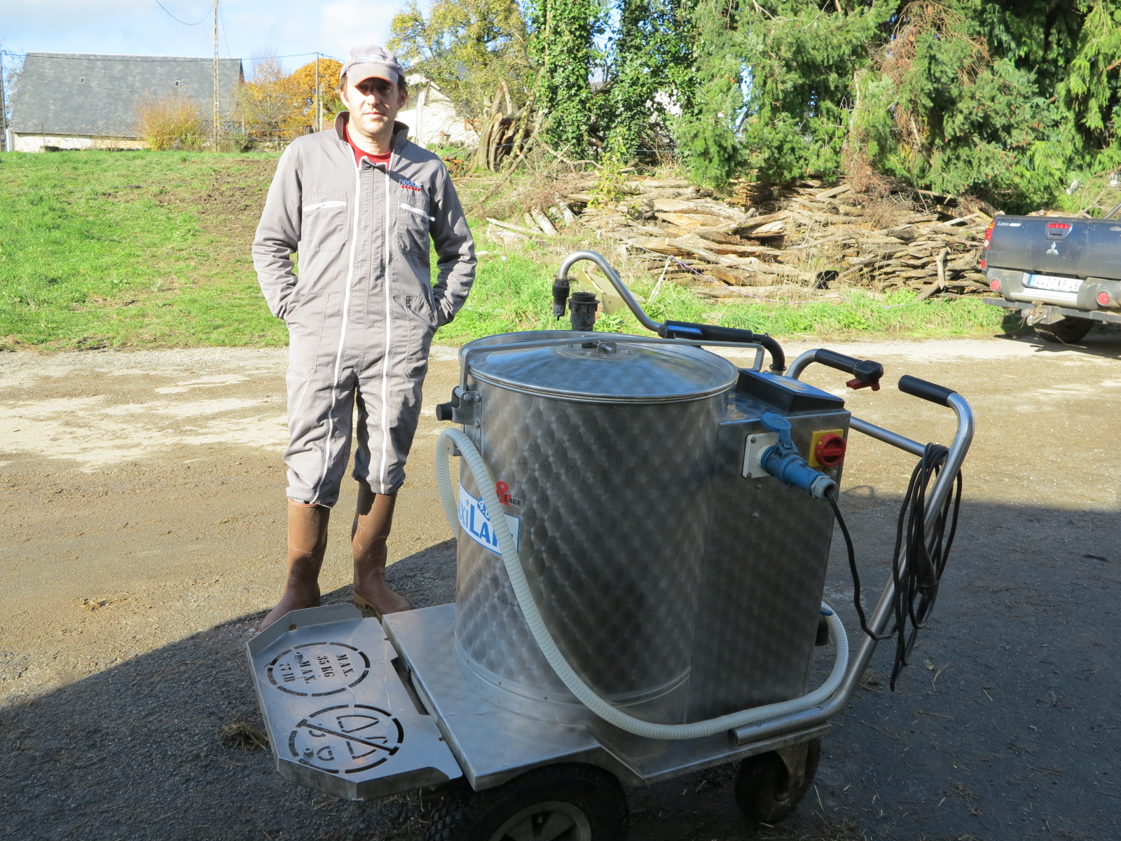 Sébastien et Matthieu SOUQ&nbsp;: «&nbsp;le taxi-lait facilite l’alimentation des veaux&nbsp;»