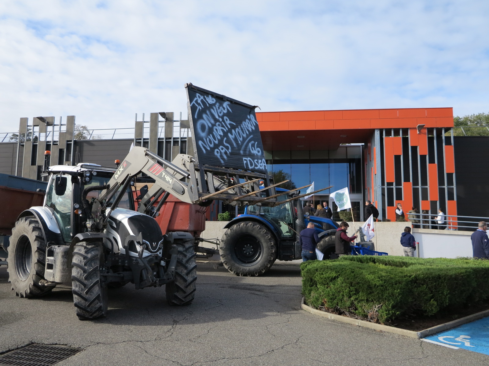 Action syndicale Fdsea et Ja&nbsp;: Non à la baisse des prix et aux importations !