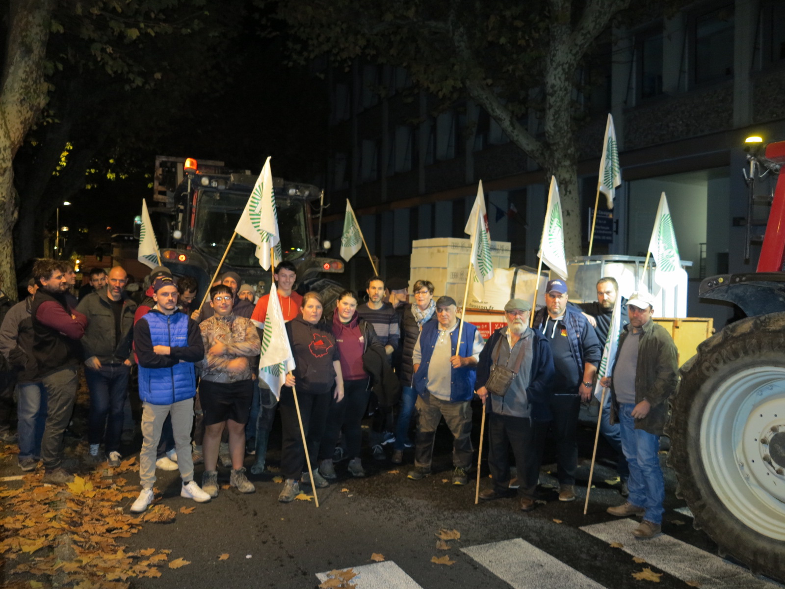 Les agriculteurs Lotois murent l&rsquo;administration à Cahors