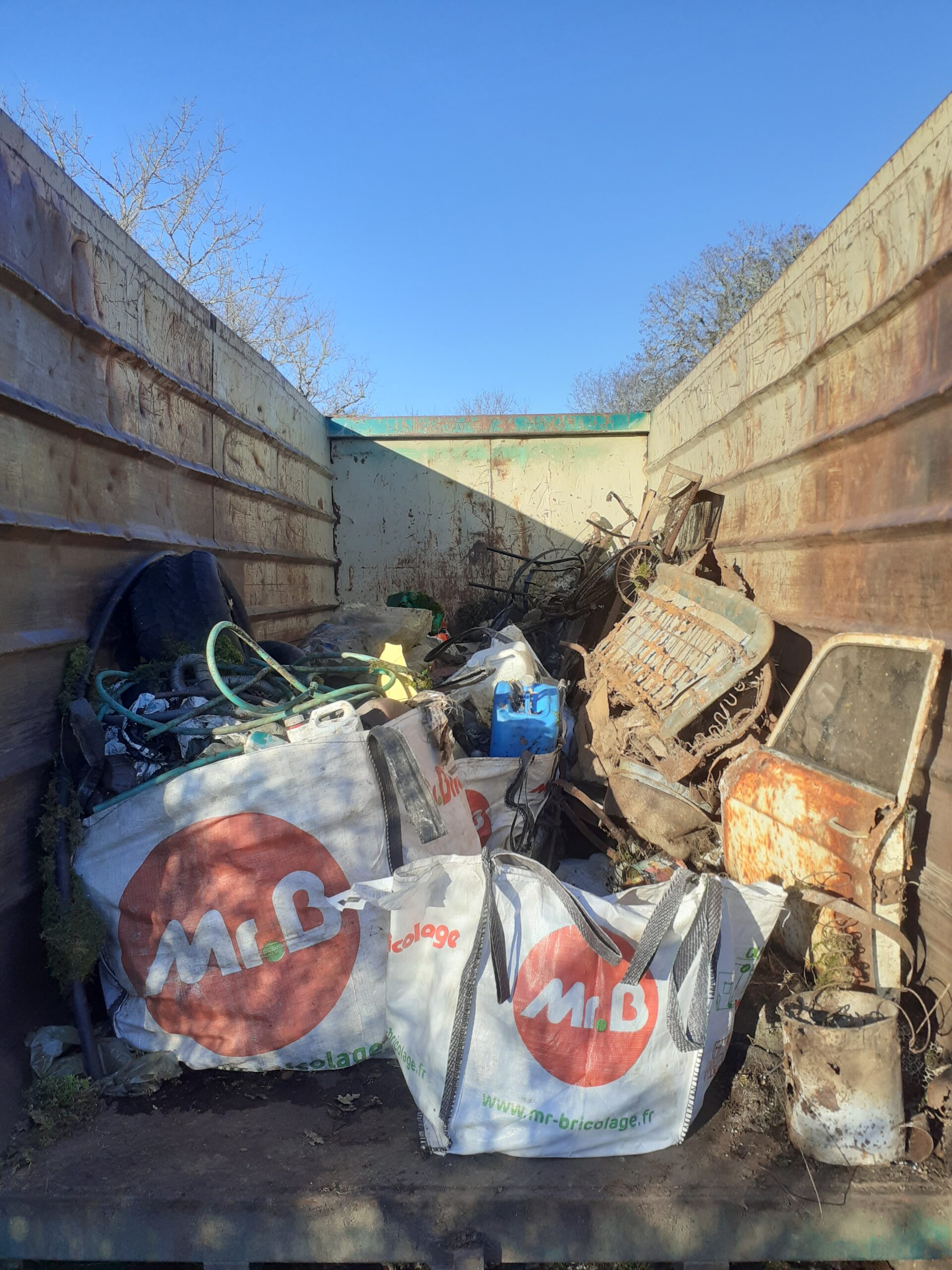 Mission dépollution à la phosphatière du Caoussadou