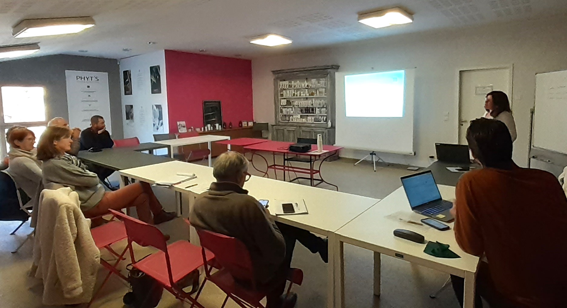 Les producteurs de Quercy PPAM en visite au Laboratoire PHYT&rsquo;S