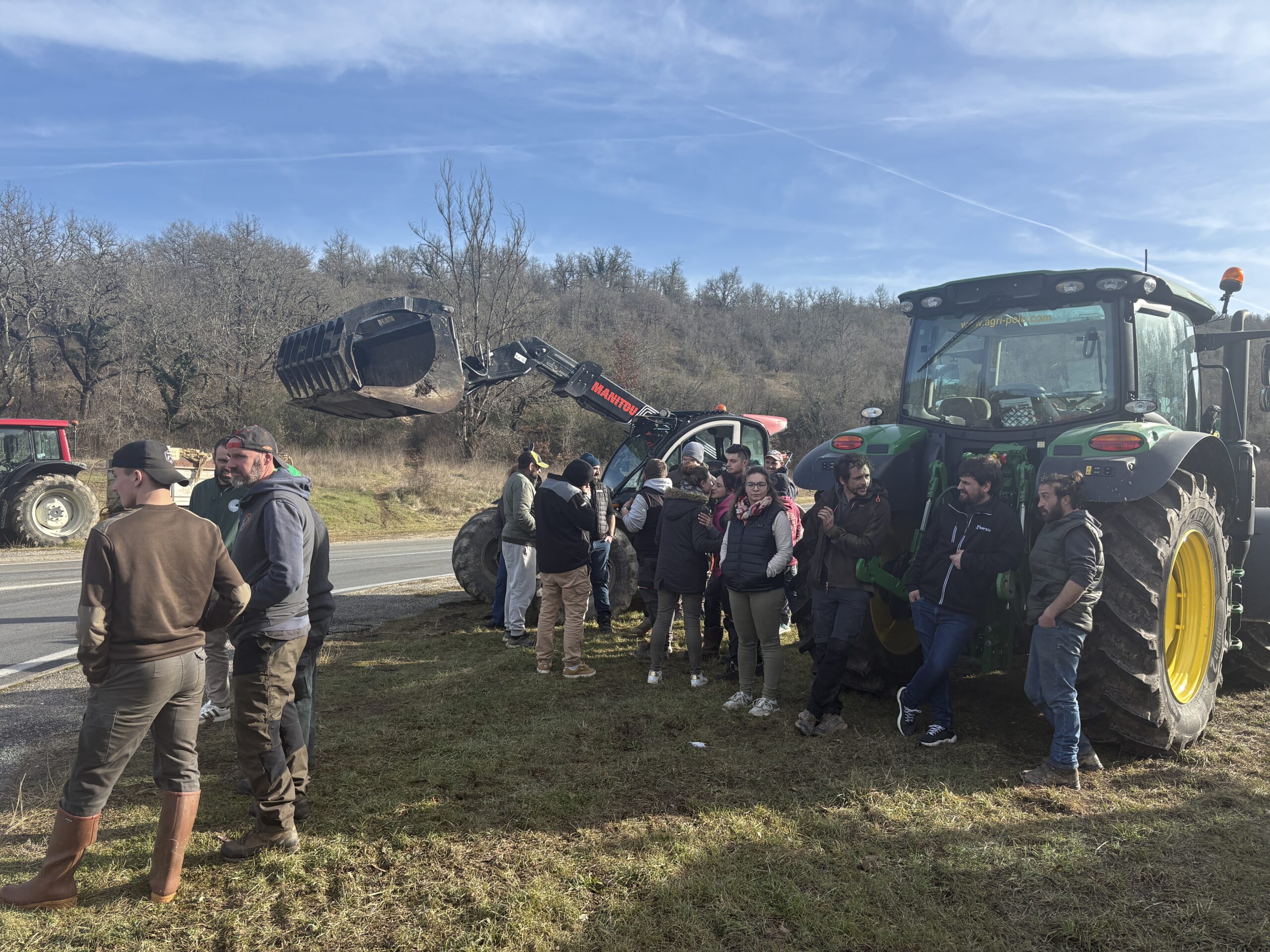 Vidéo. Les membres de la FDSEA et des JA manifestent à la sortie de Cahors